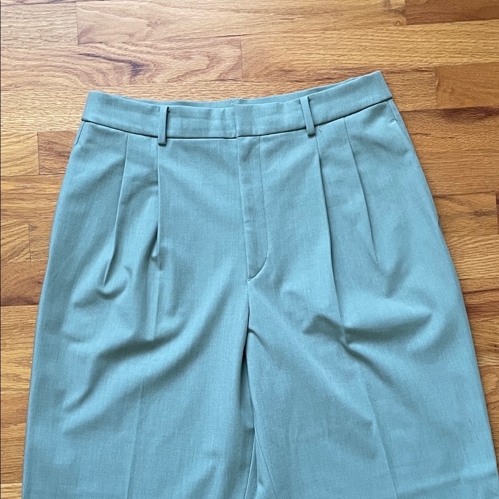 Uniqlo Women’s Pleated Wide Pants